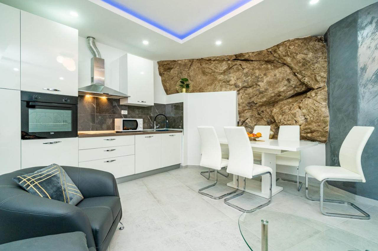 Hidden Gem Apartment Молунат Екстер'єр фото