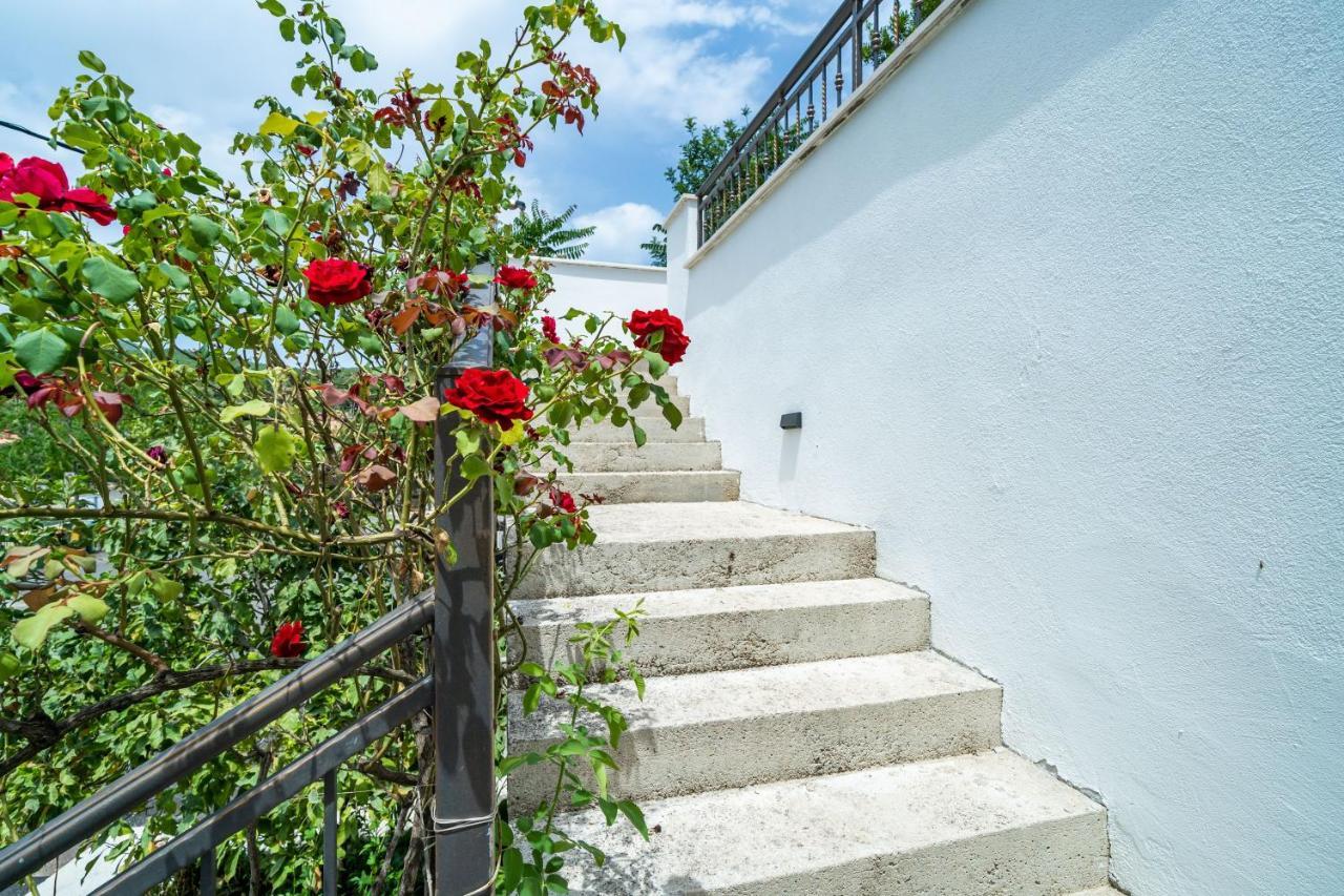 Hidden Gem Apartment Молунат Екстер'єр фото