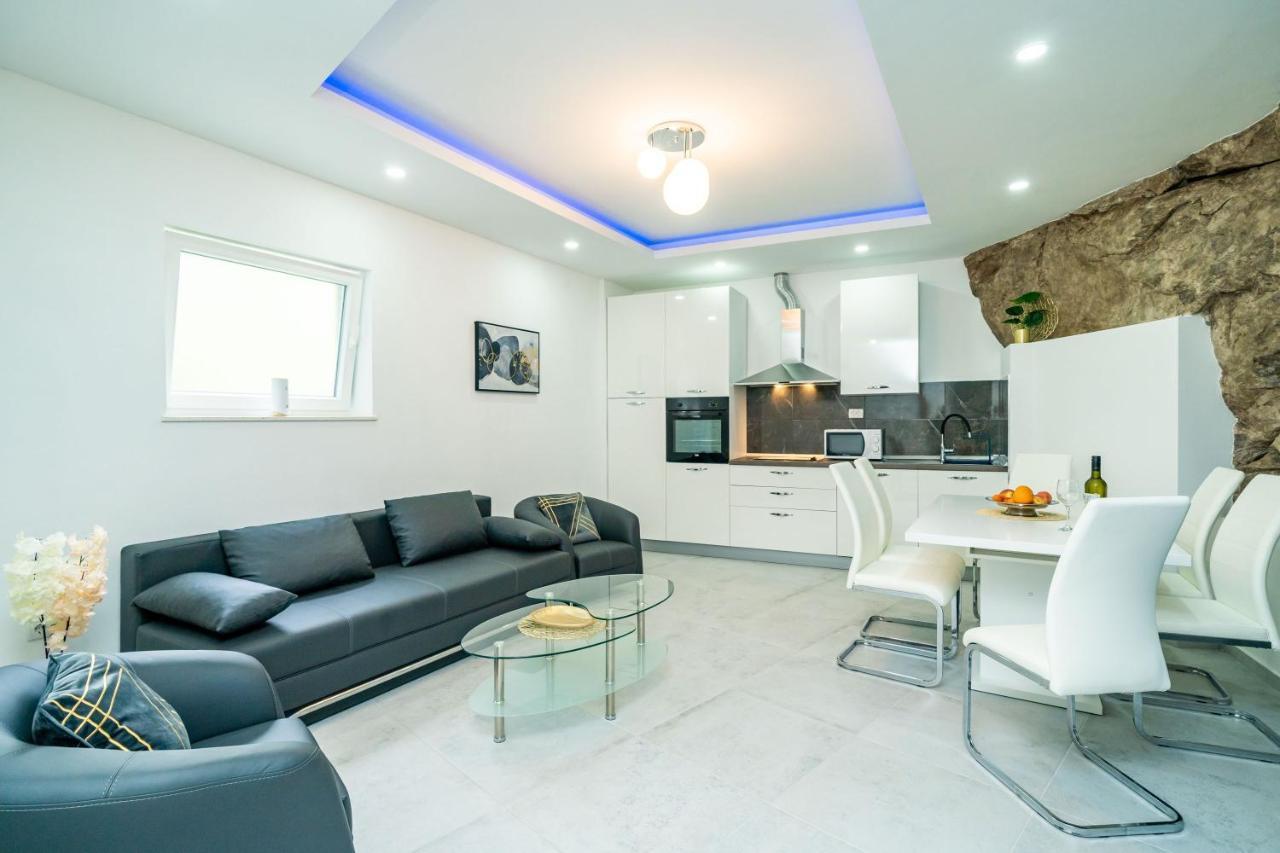 Hidden Gem Apartment Молунат Екстер'єр фото